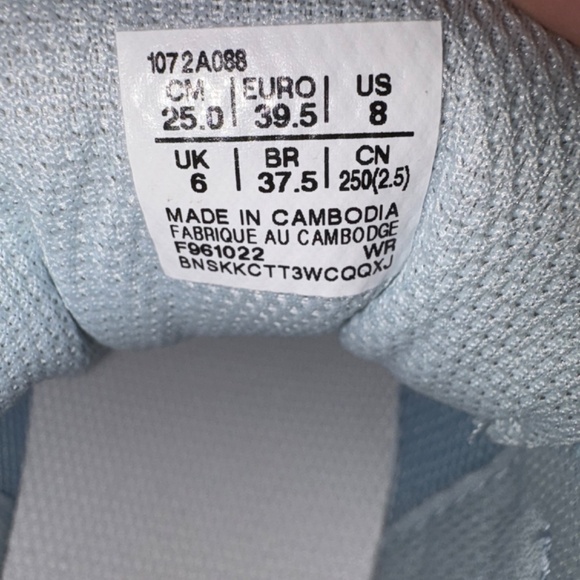 Asics | Women's Upcourt 5 Volleyball Shoes | Size 8 - Picture 5 of 8